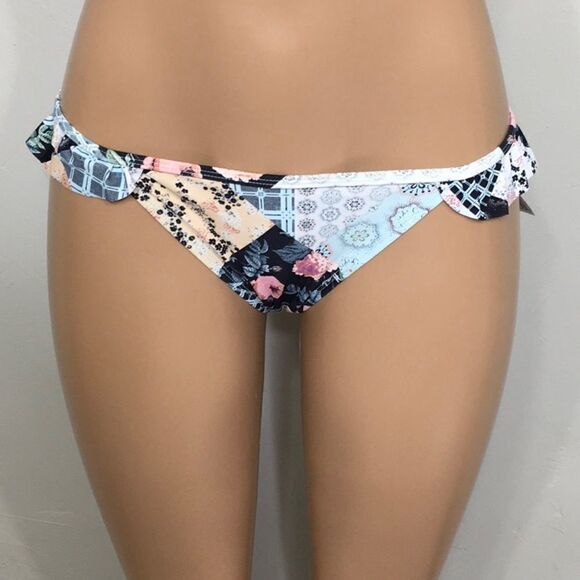 New. Floral patchwork ruffle bikini set. - Picture 4 of 9